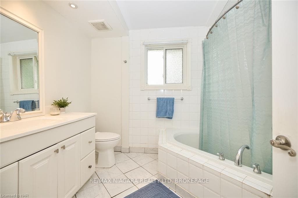 31 LORIMER Street photo 19