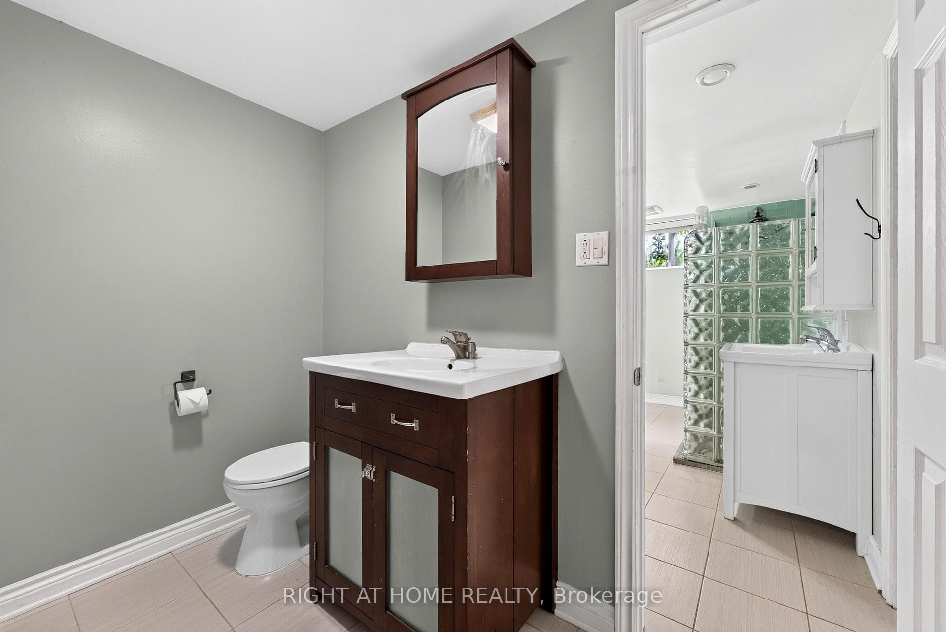 60 Westwood Drive photo 16