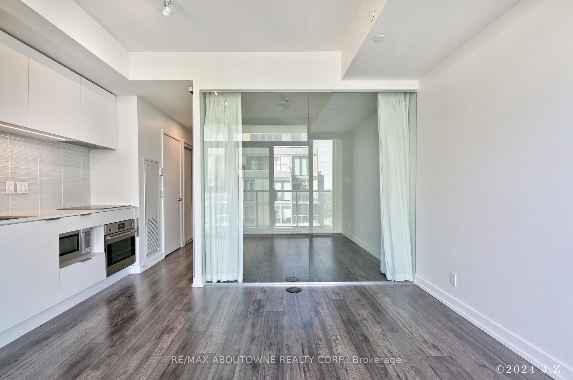 33 Helendale Avenue Unit 2202 photo 15