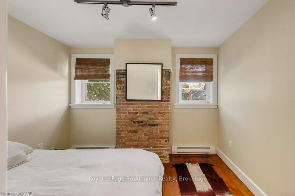 64 WELLINGTON Street photo 35