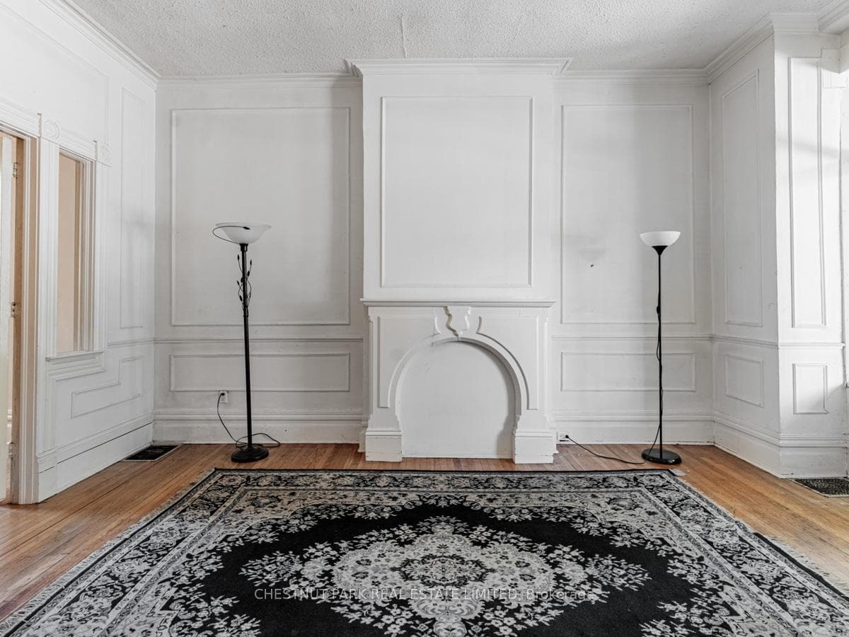 133 Bathurst Street photo 3