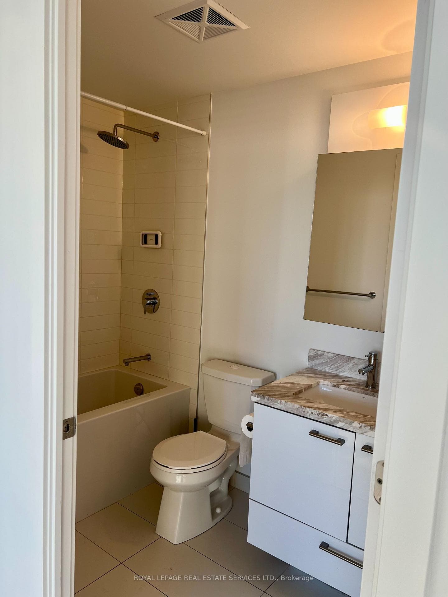 2221 Yonge Street Unit 1911 photo 13
