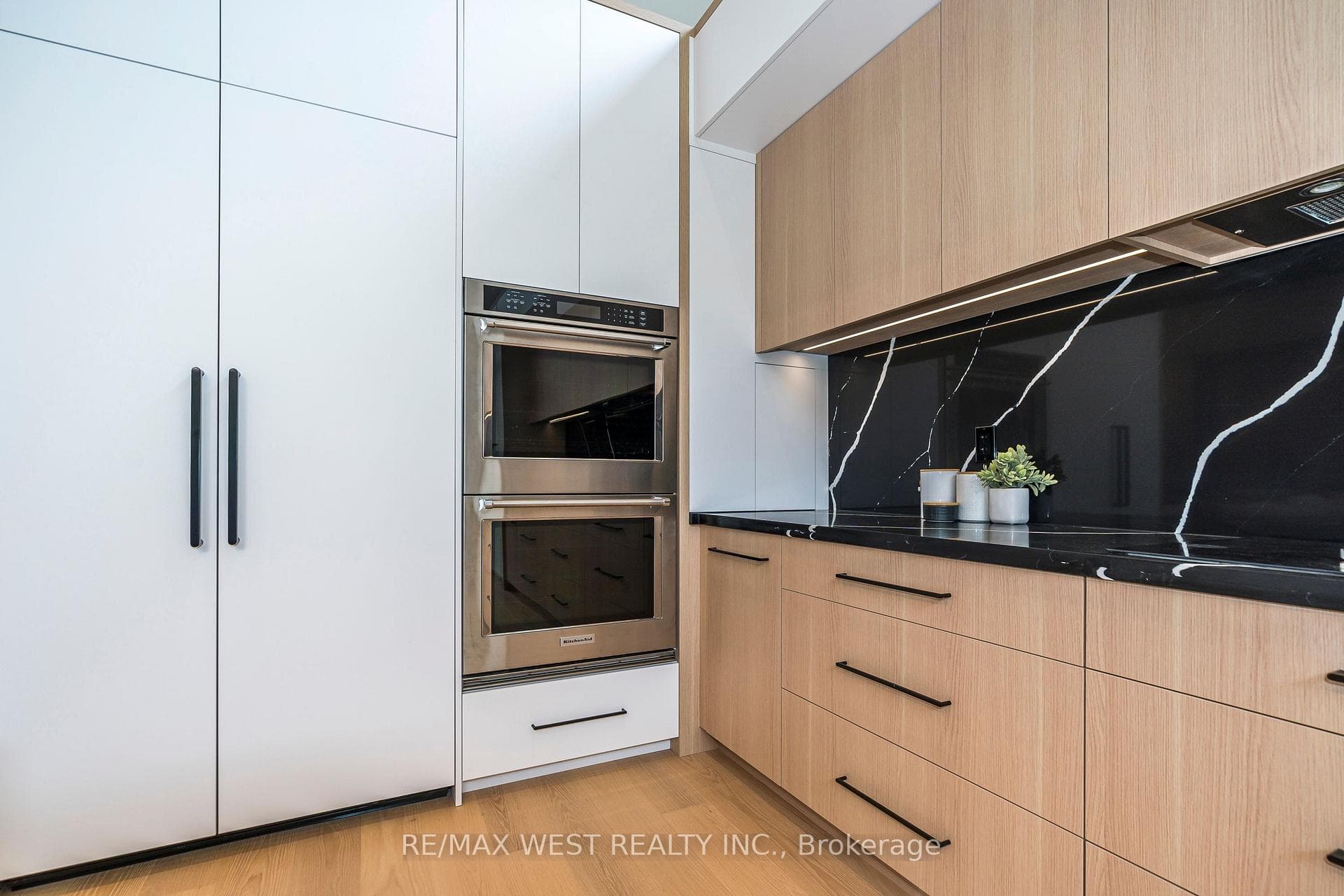 109 Hounslow Avenue photo 17