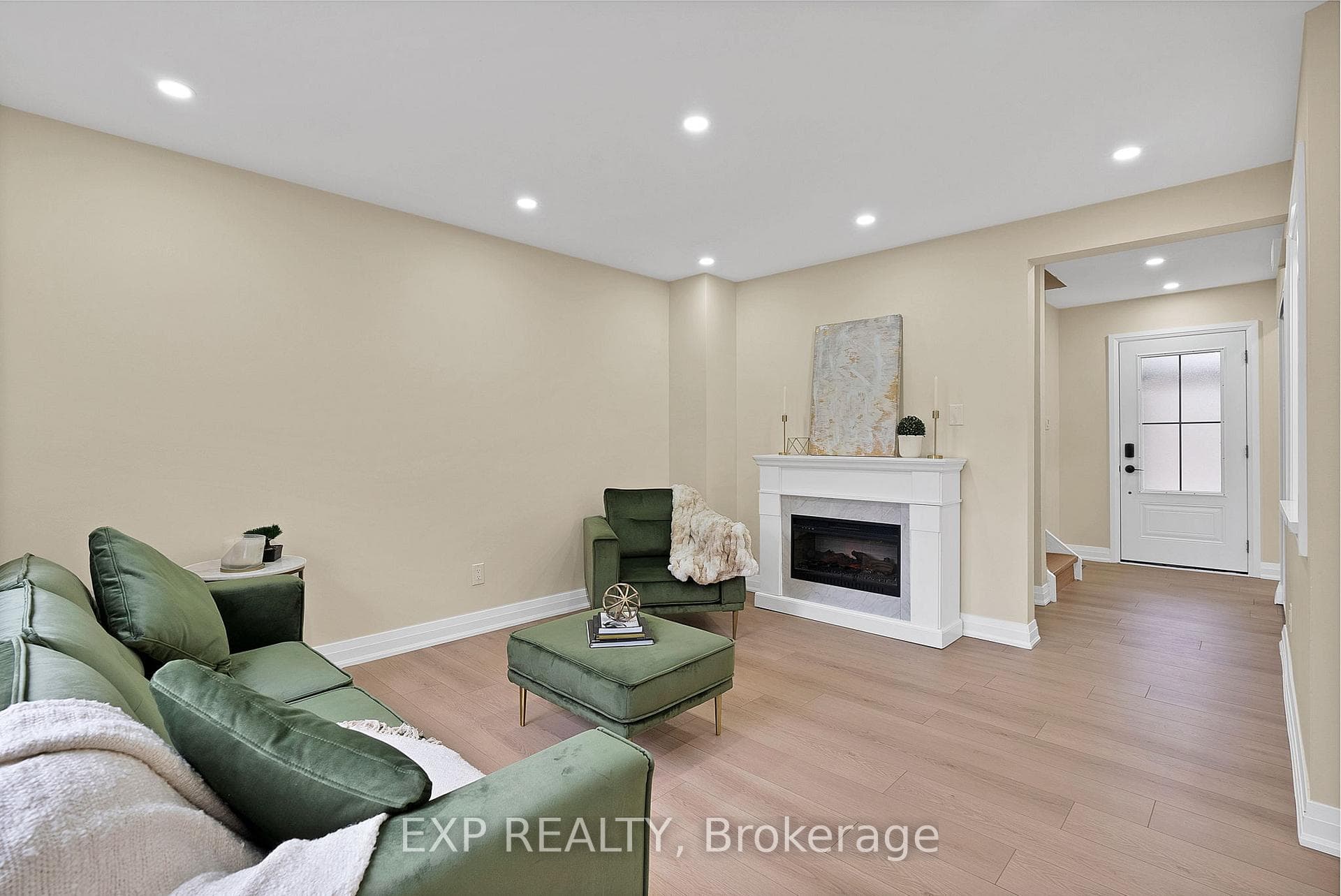 1037 Elizabeth Place photo 4