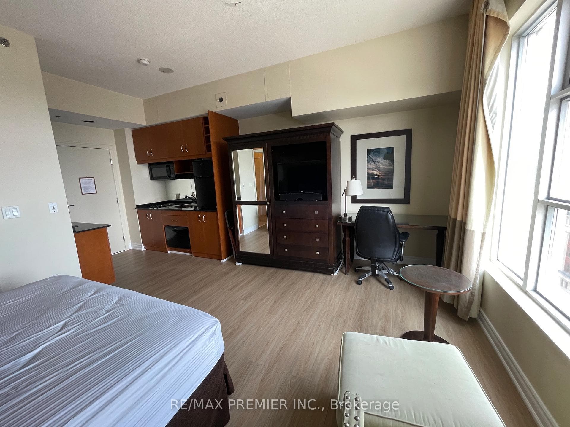 1 King Street Unit 2508 photo 9