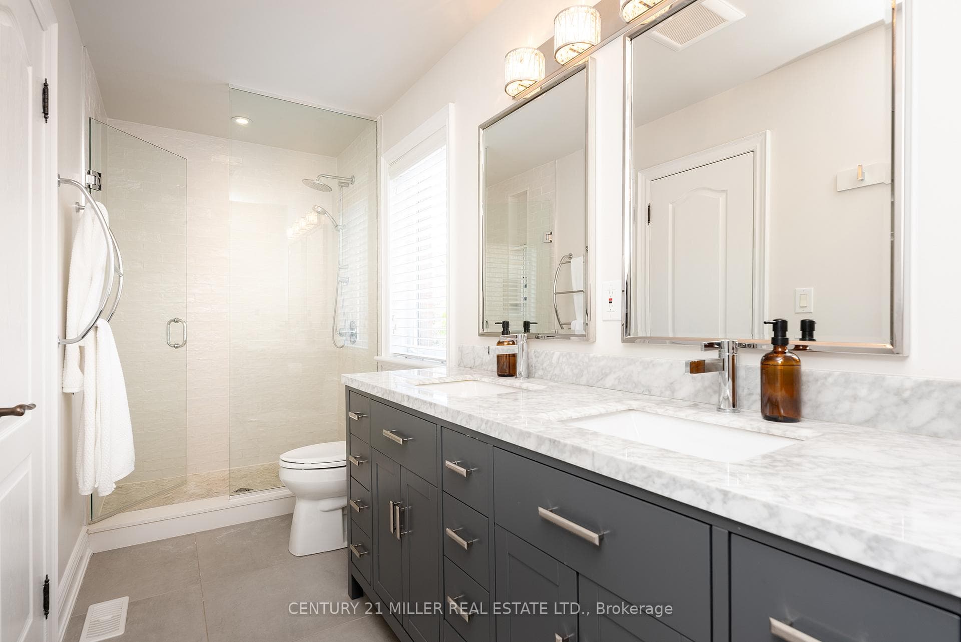 3122 Saddleworth Crescent photo 31