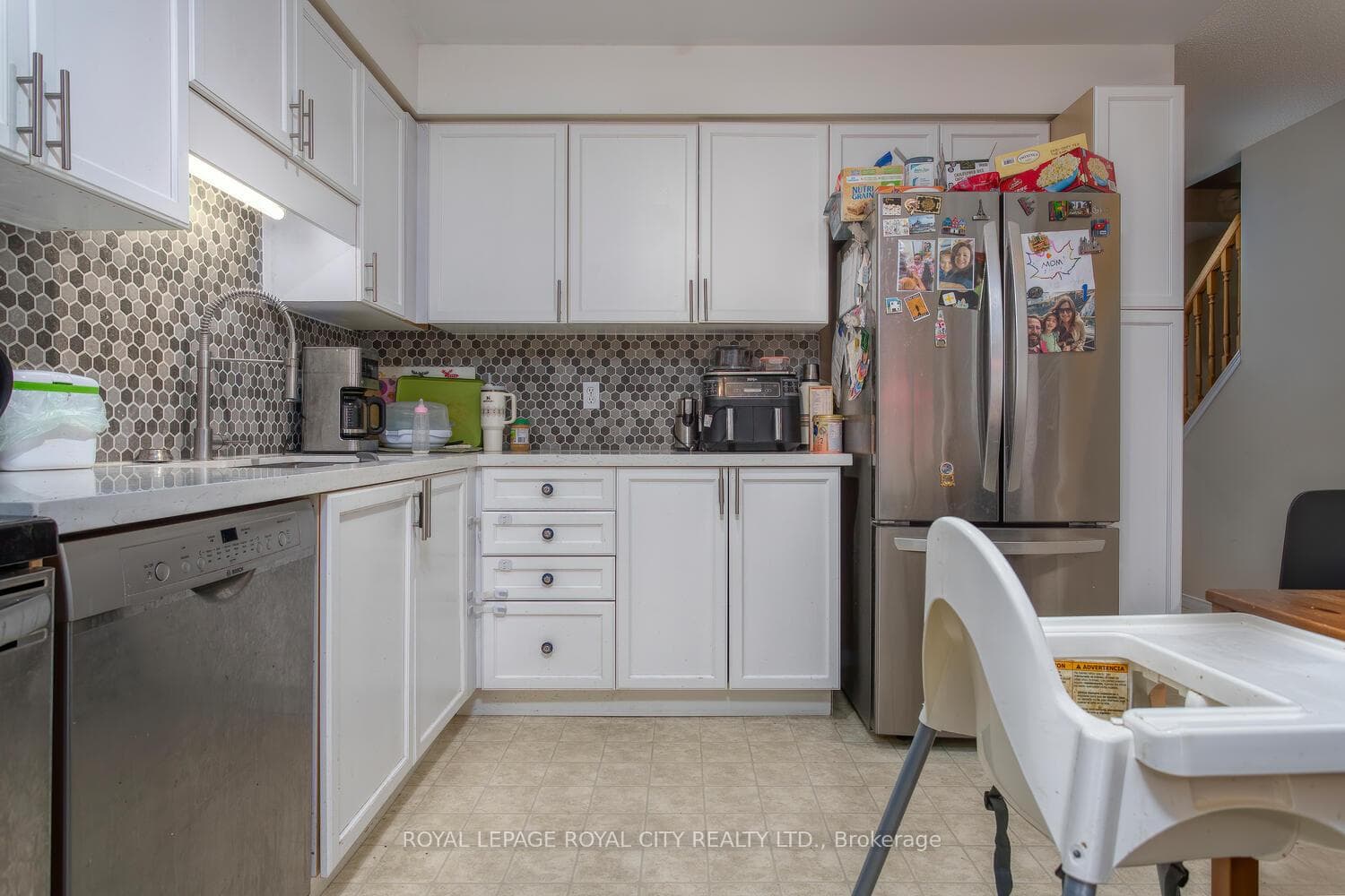 31 Roehampton Crescent photo 5