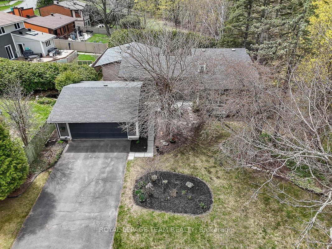 26 Amundsen Crescent photo 1