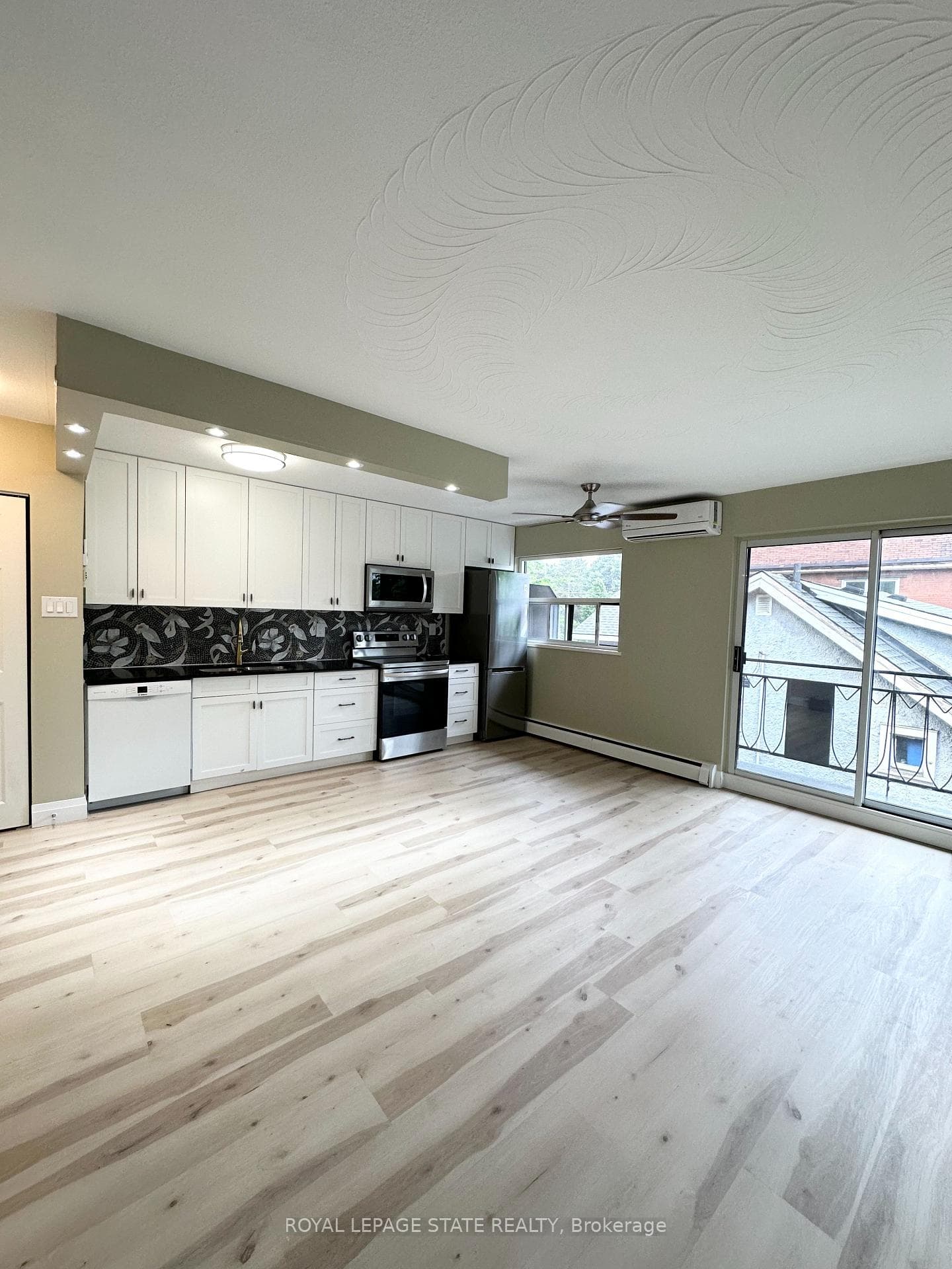 50 Hilda Avenue Unit 303 photo 3