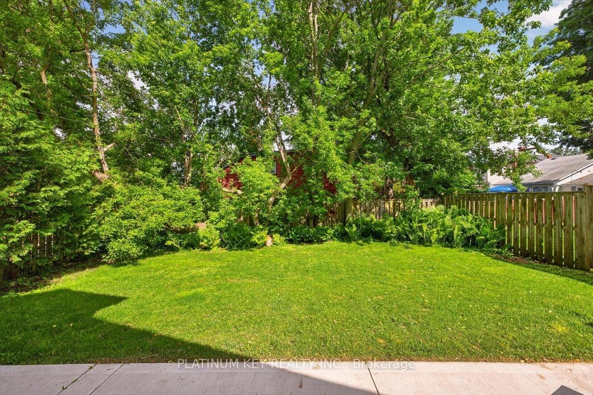 662 King Street photo 24