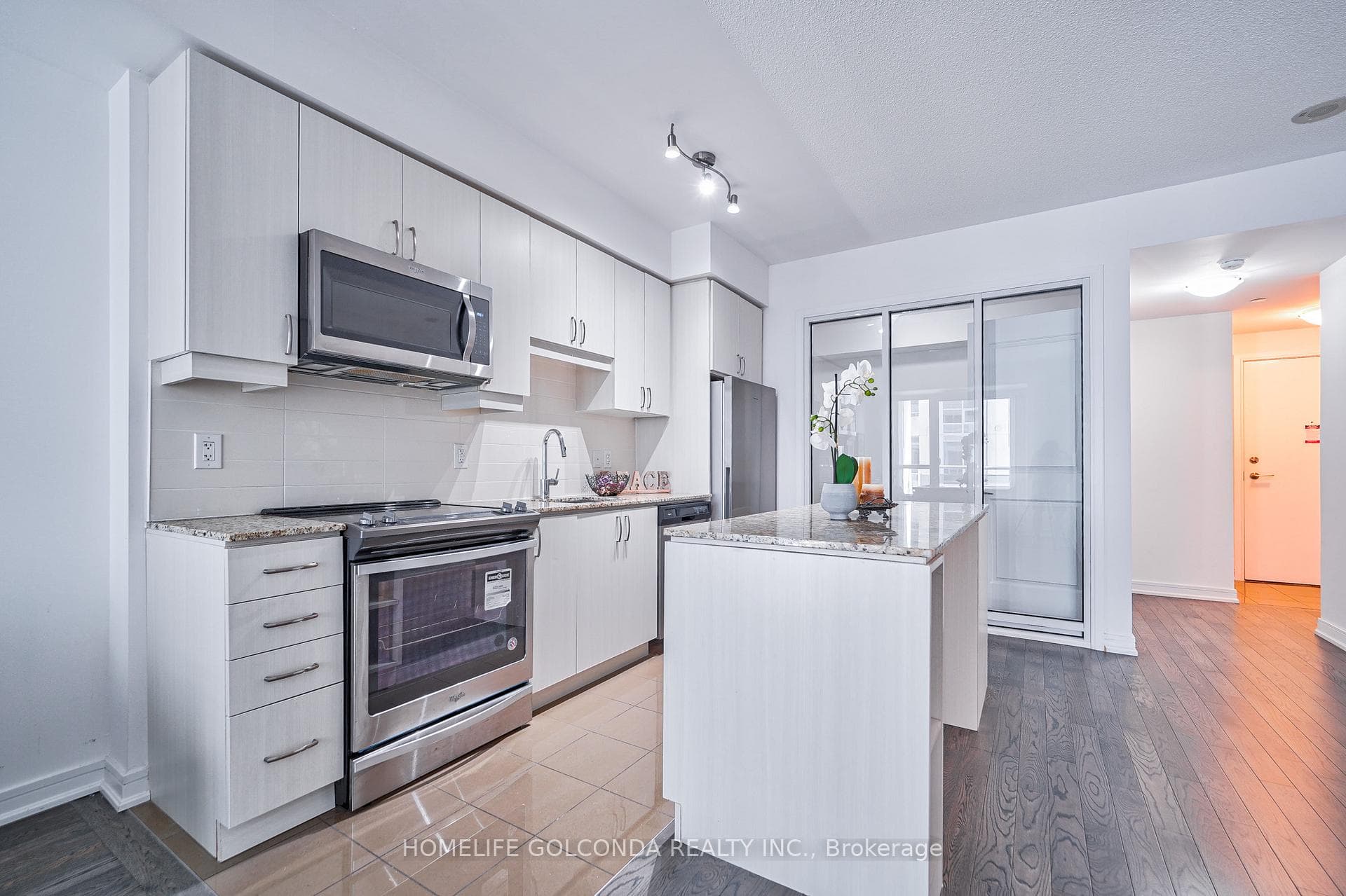 9205 Yonge Street Unit 510 photo 3