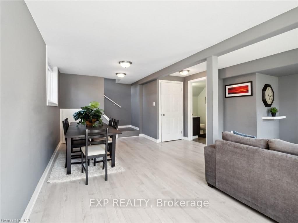 4261 MEADOWVALE Drive photo 19