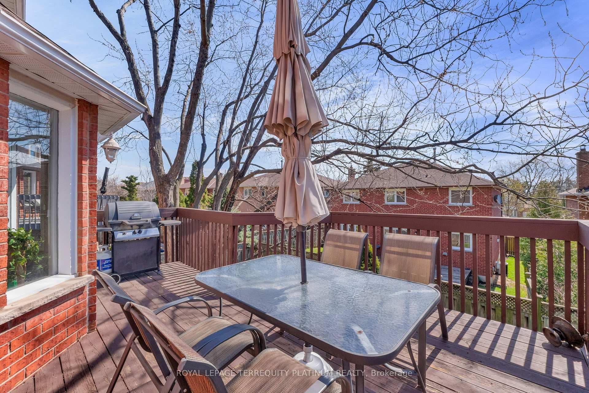 1207 Greenwood Crescent photo 32