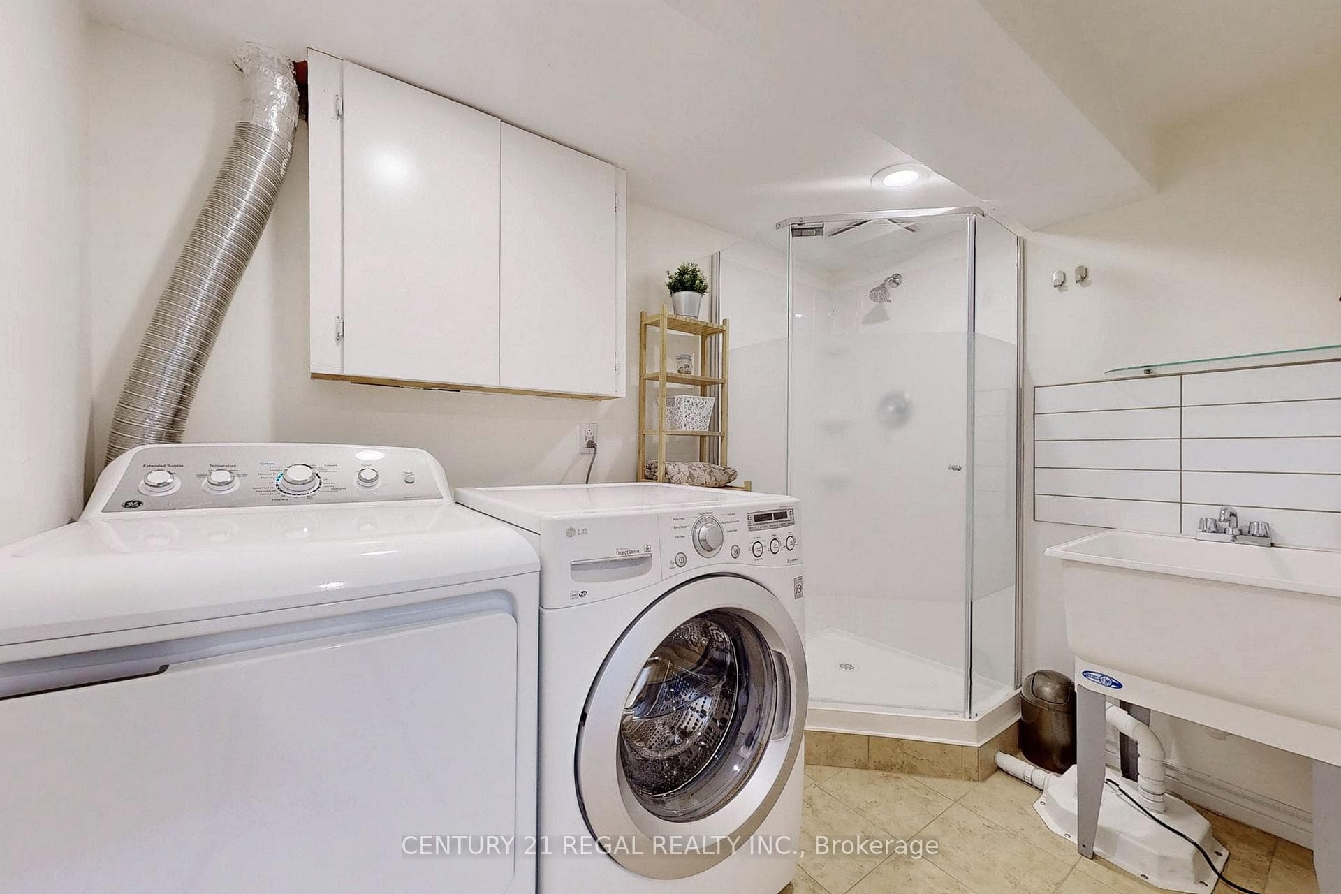 646 Red Deer Street photo 30
