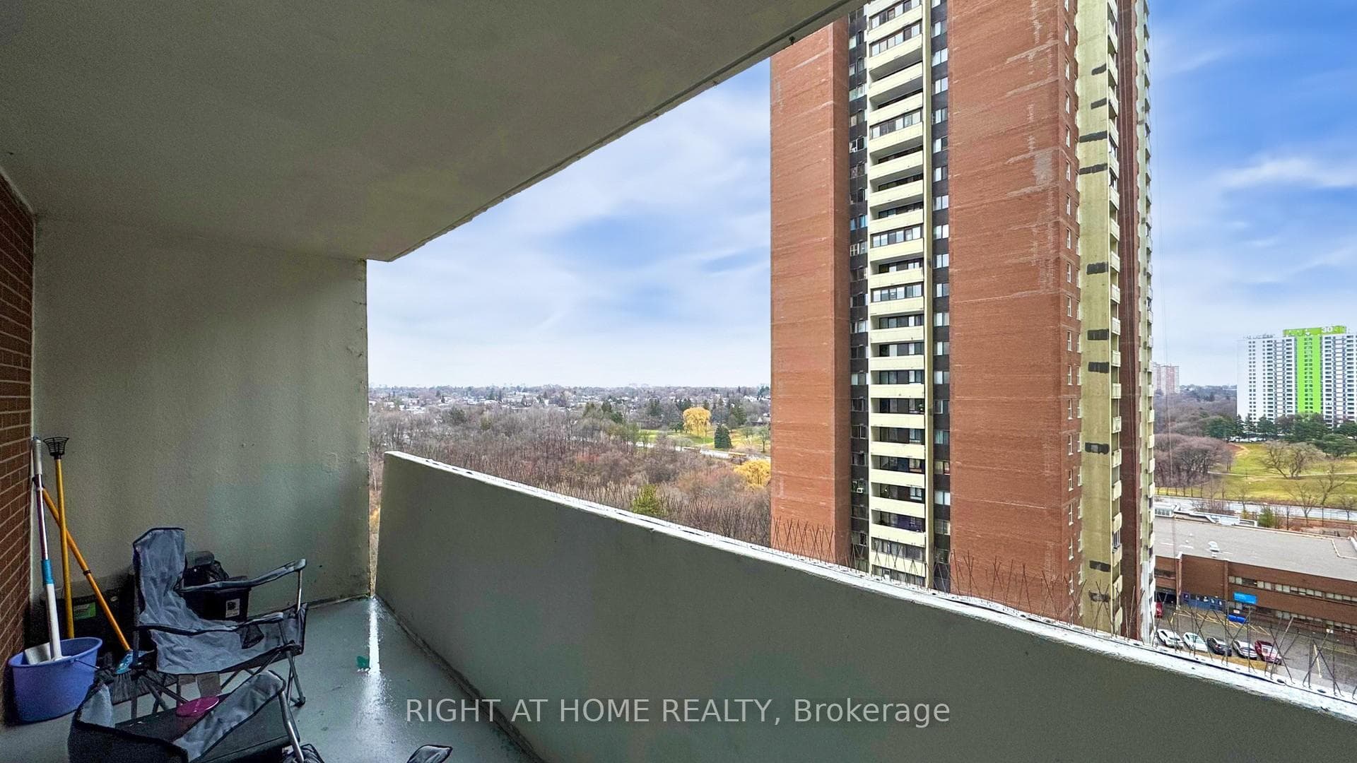 1 Massey Square Unit 1418 photo 32