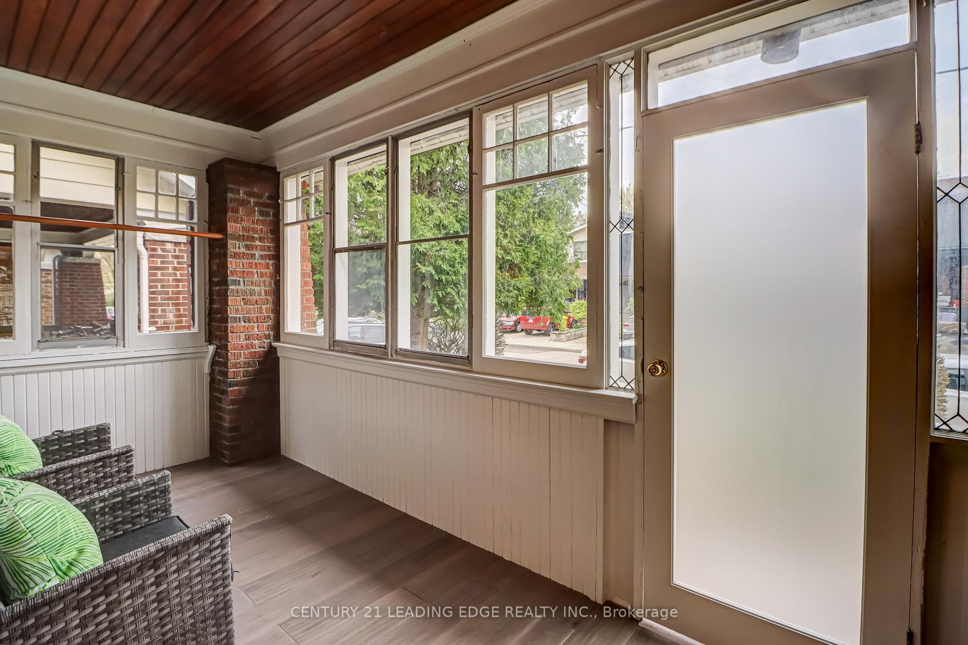 267 Glebeholme Boulevard photo 4
