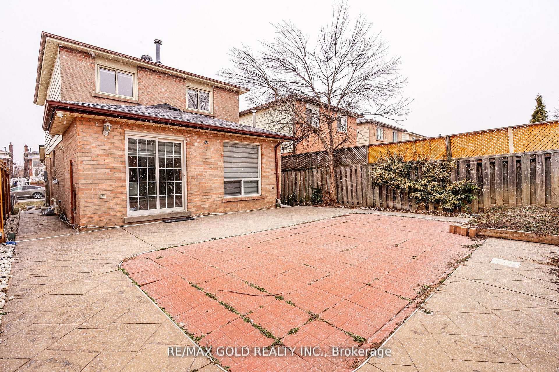 13 Martindale Crescent photo 40