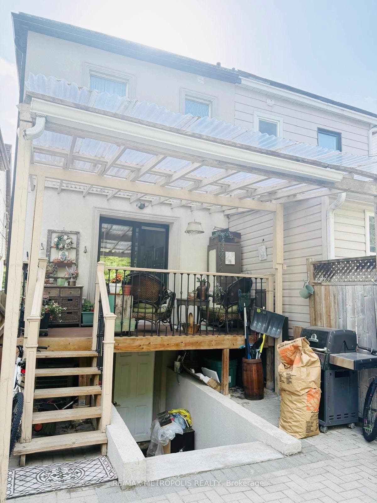 383 Coxwell Avenue Unit MAIN & UPPER photo 25