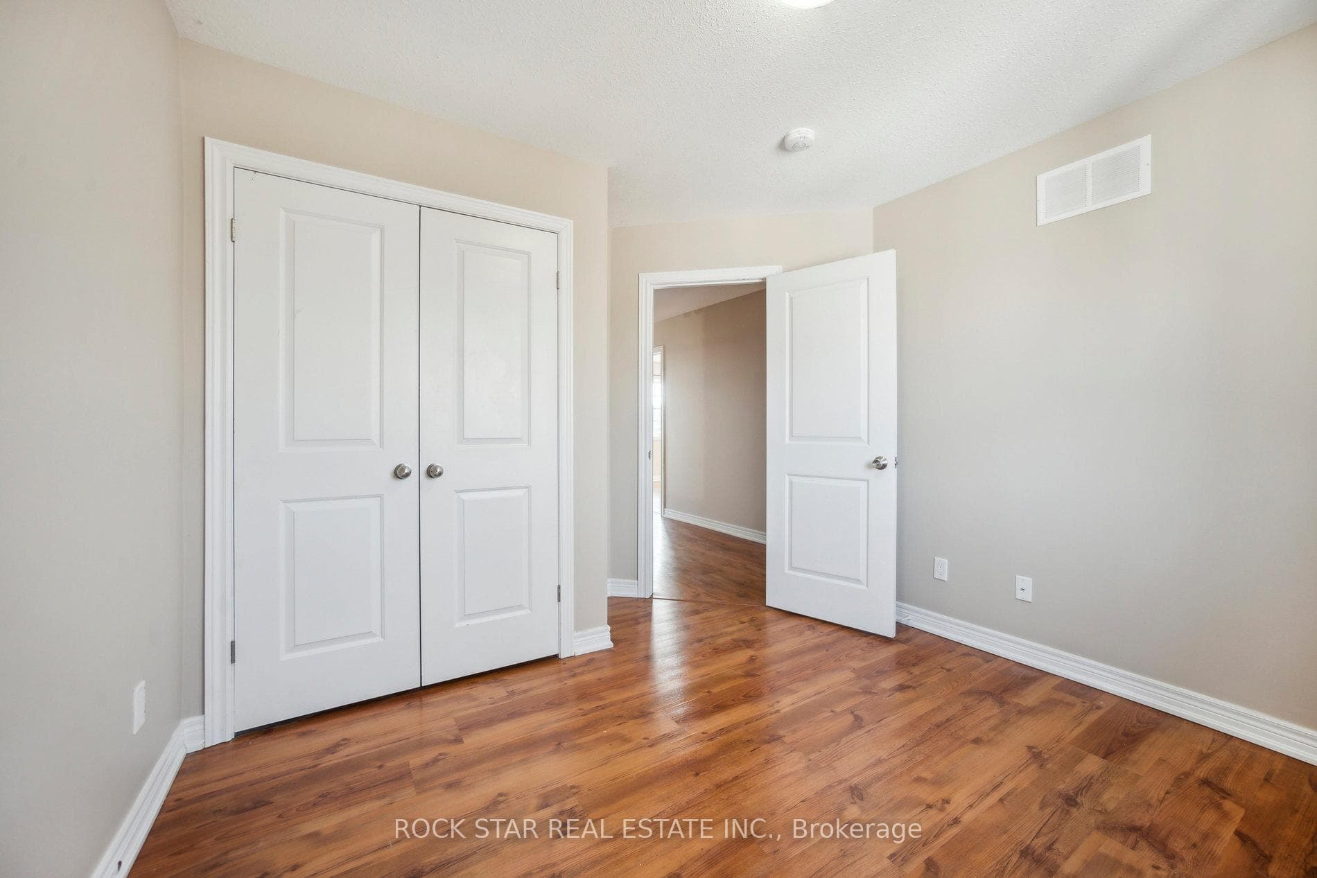 83 Wellington Street photo 19