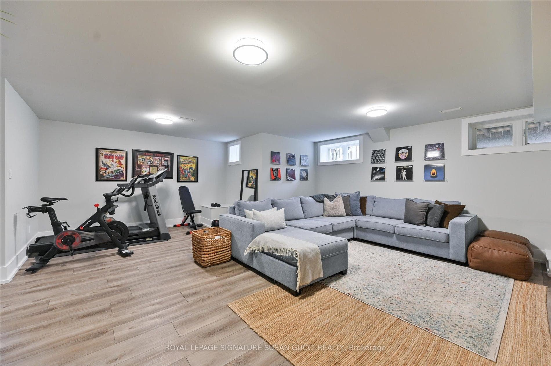 Oversized rec room ideal for family time / gym