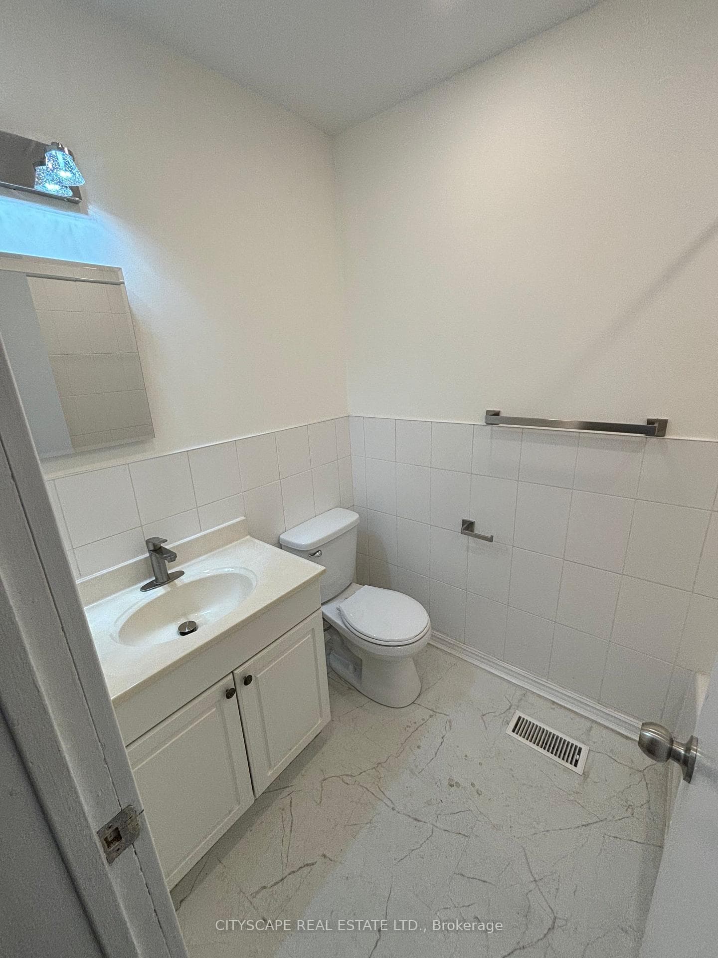116 Guildwood Parkway photo 17