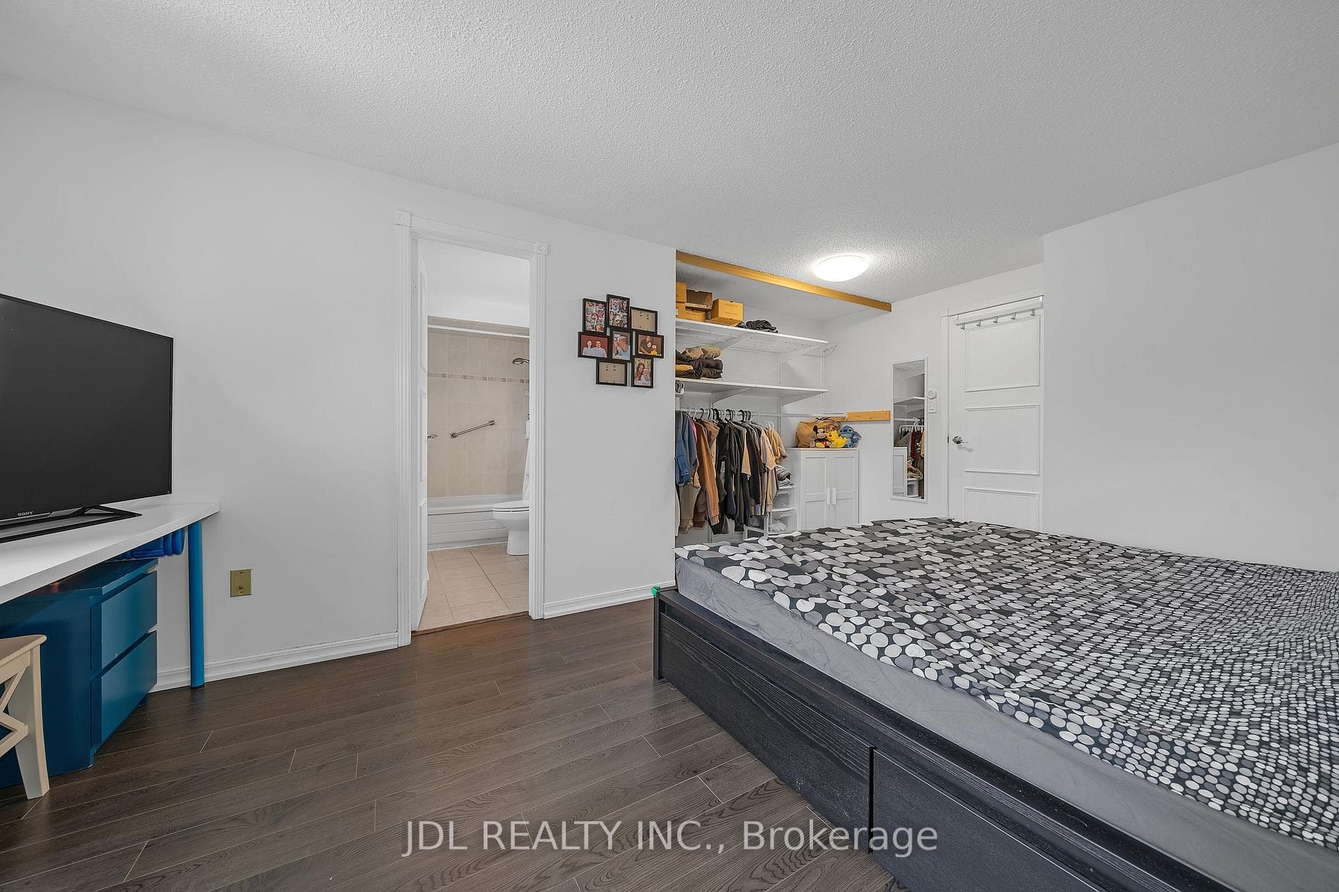 83 Reginald Crescent photo 25