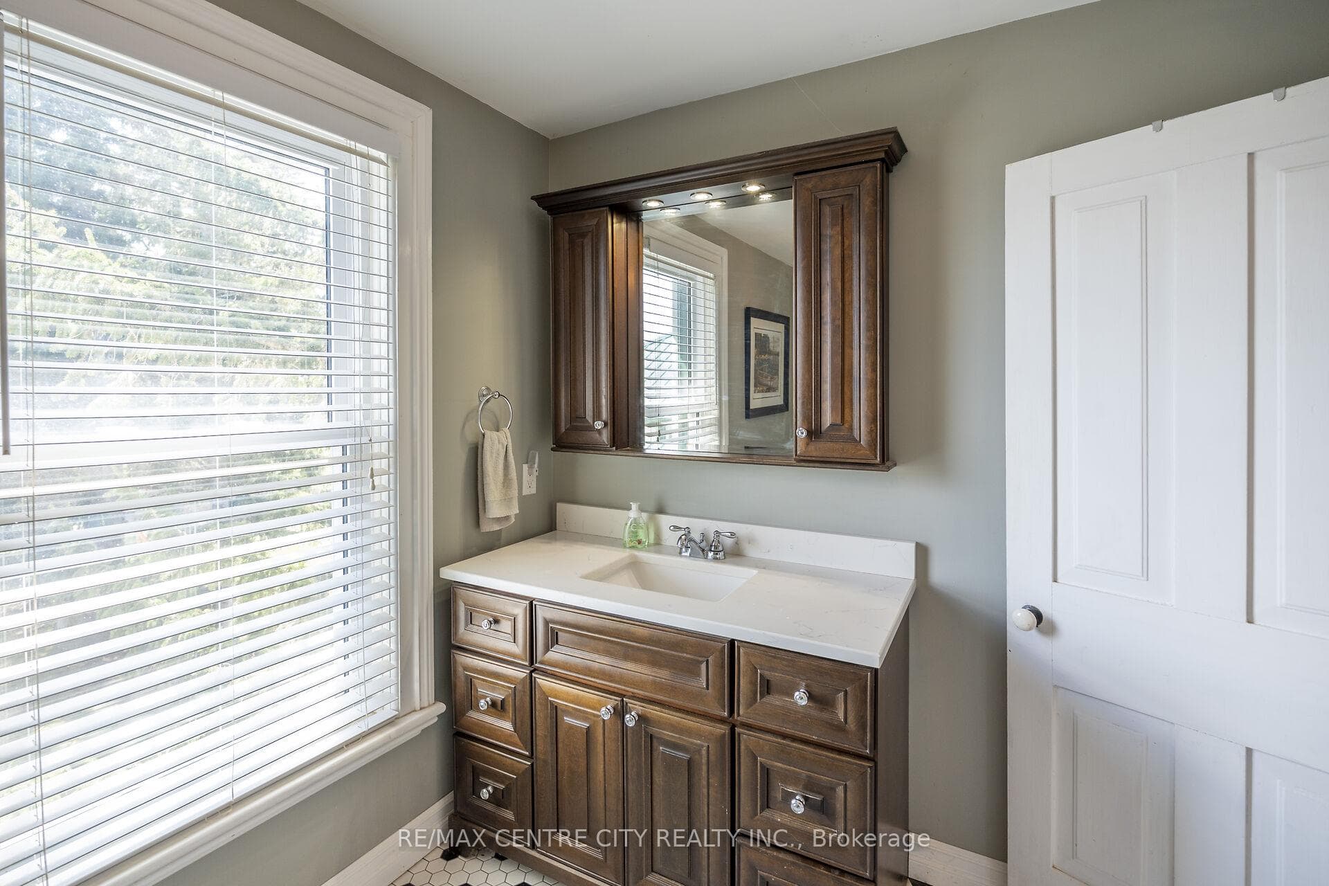 323804 Mount Elgin Road photo 35