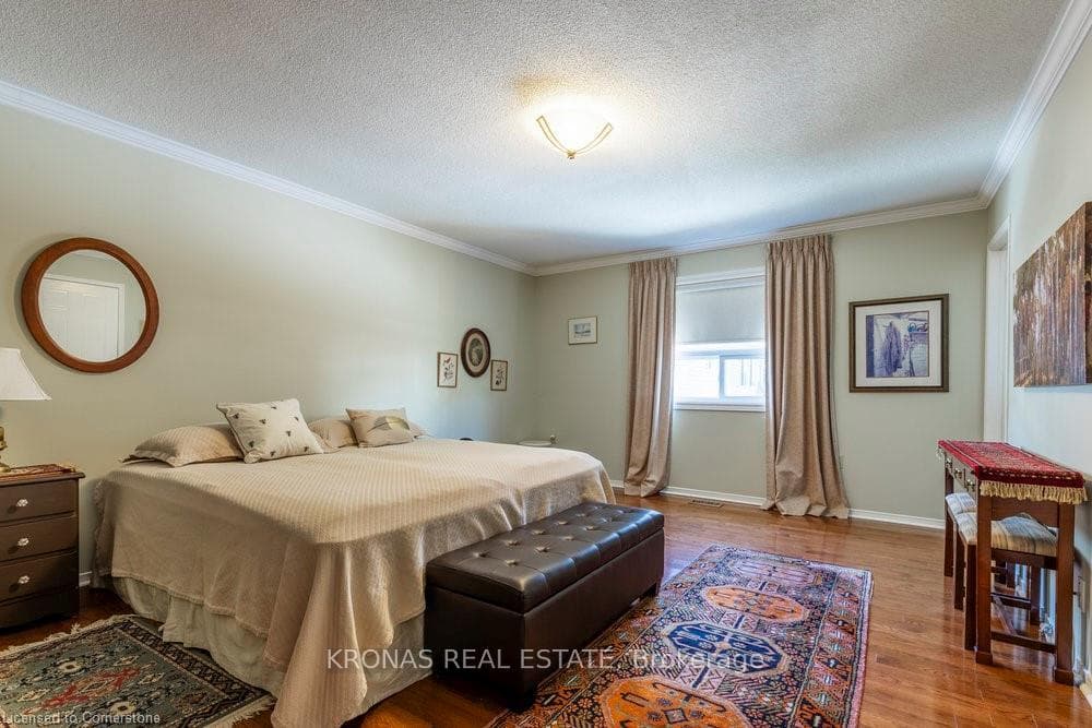 212 SILVERBIRCH Boulevard photo 17