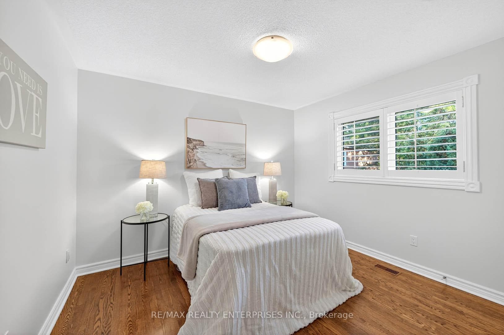 336 Oakridge Court photo 25