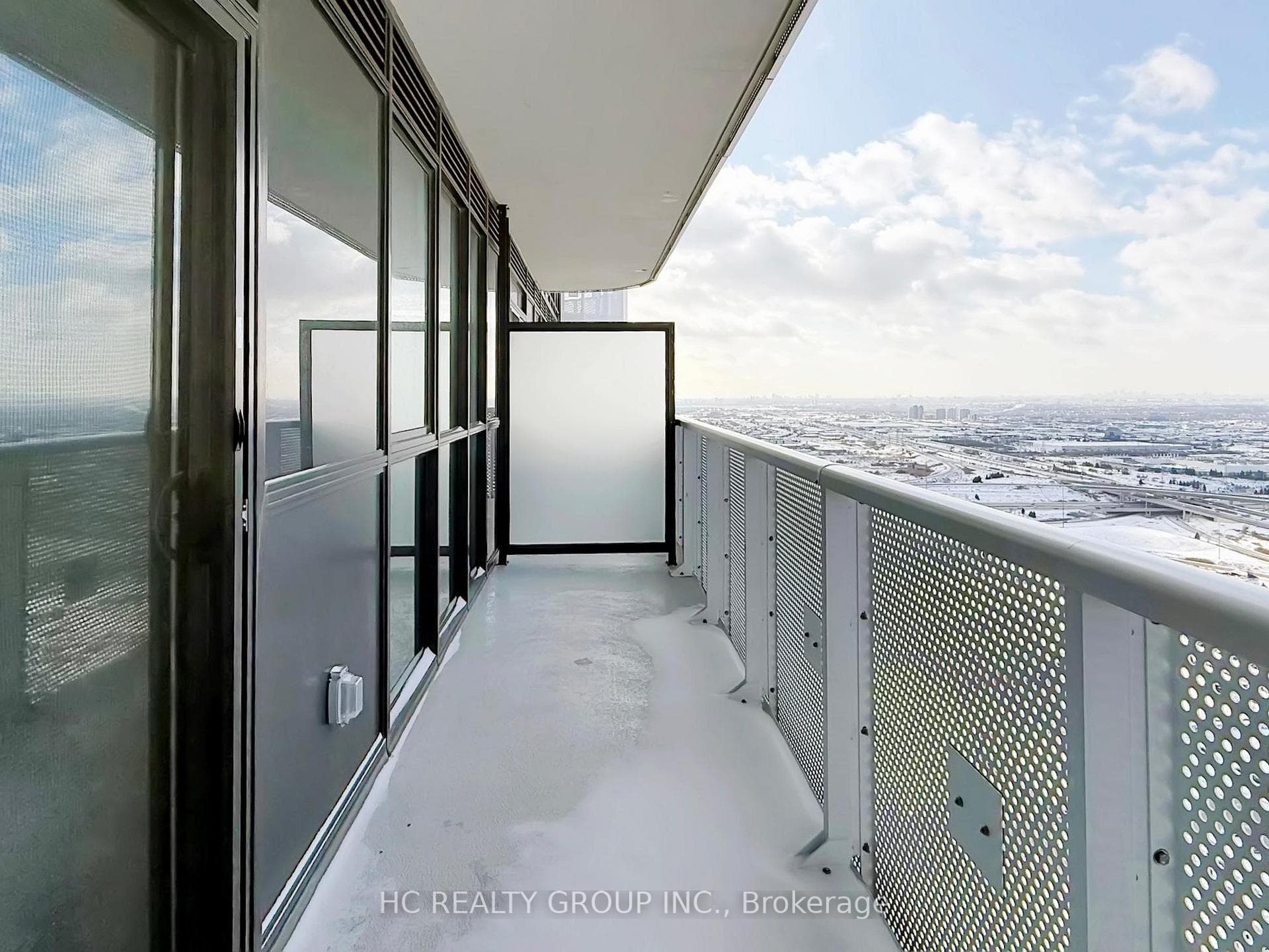 8 Interchange Way Unit 5001 photo 28