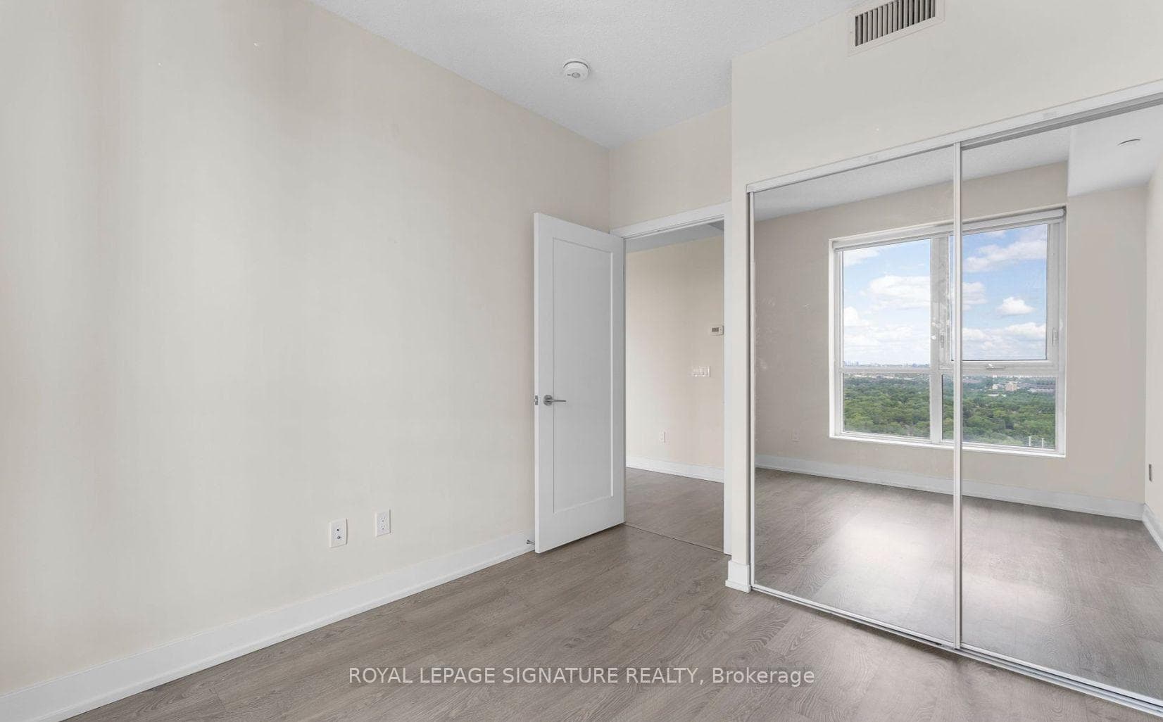 7 Mabelle Avenue Unit 3608 photo 5