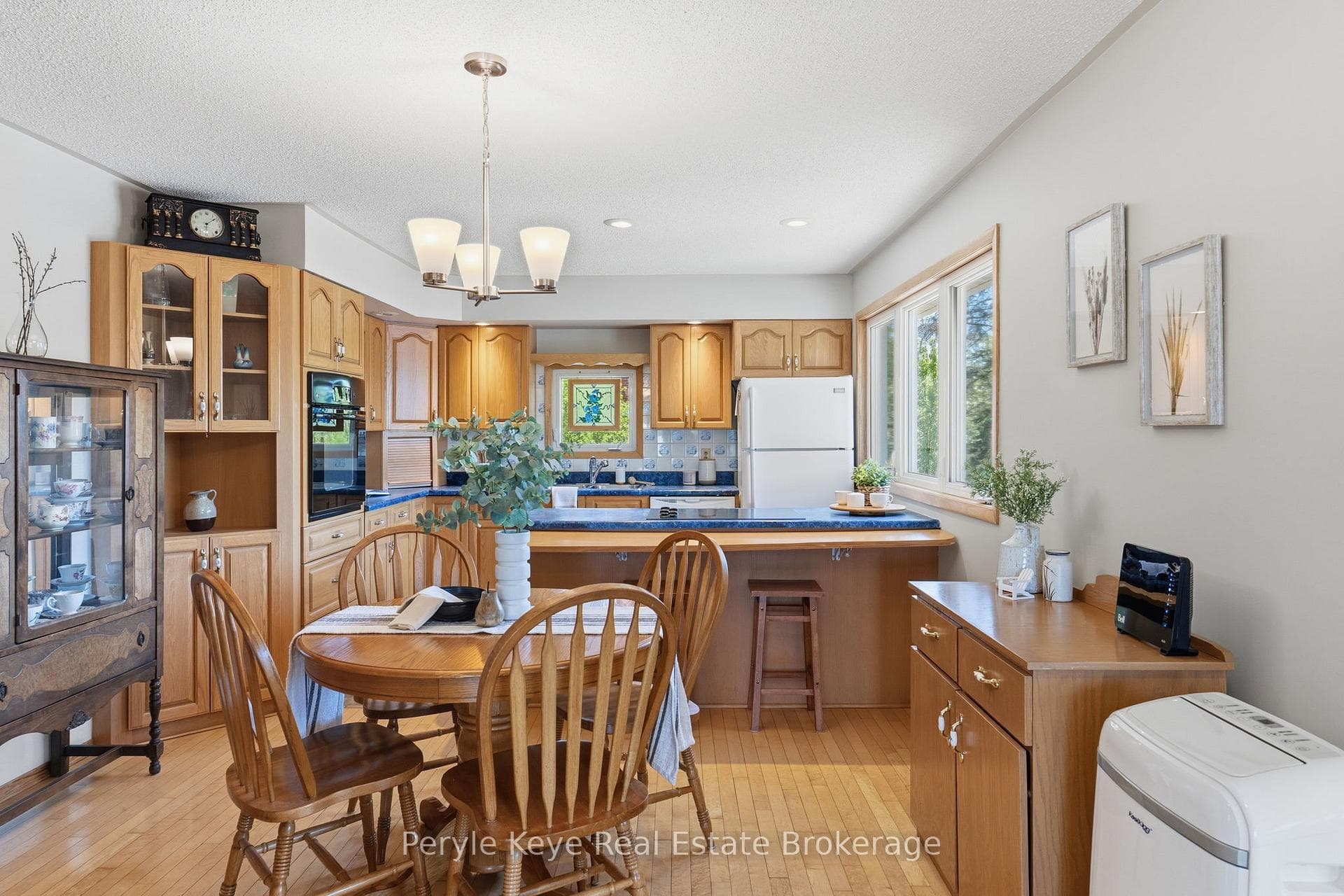 Spacious kitchen with breakfast bar