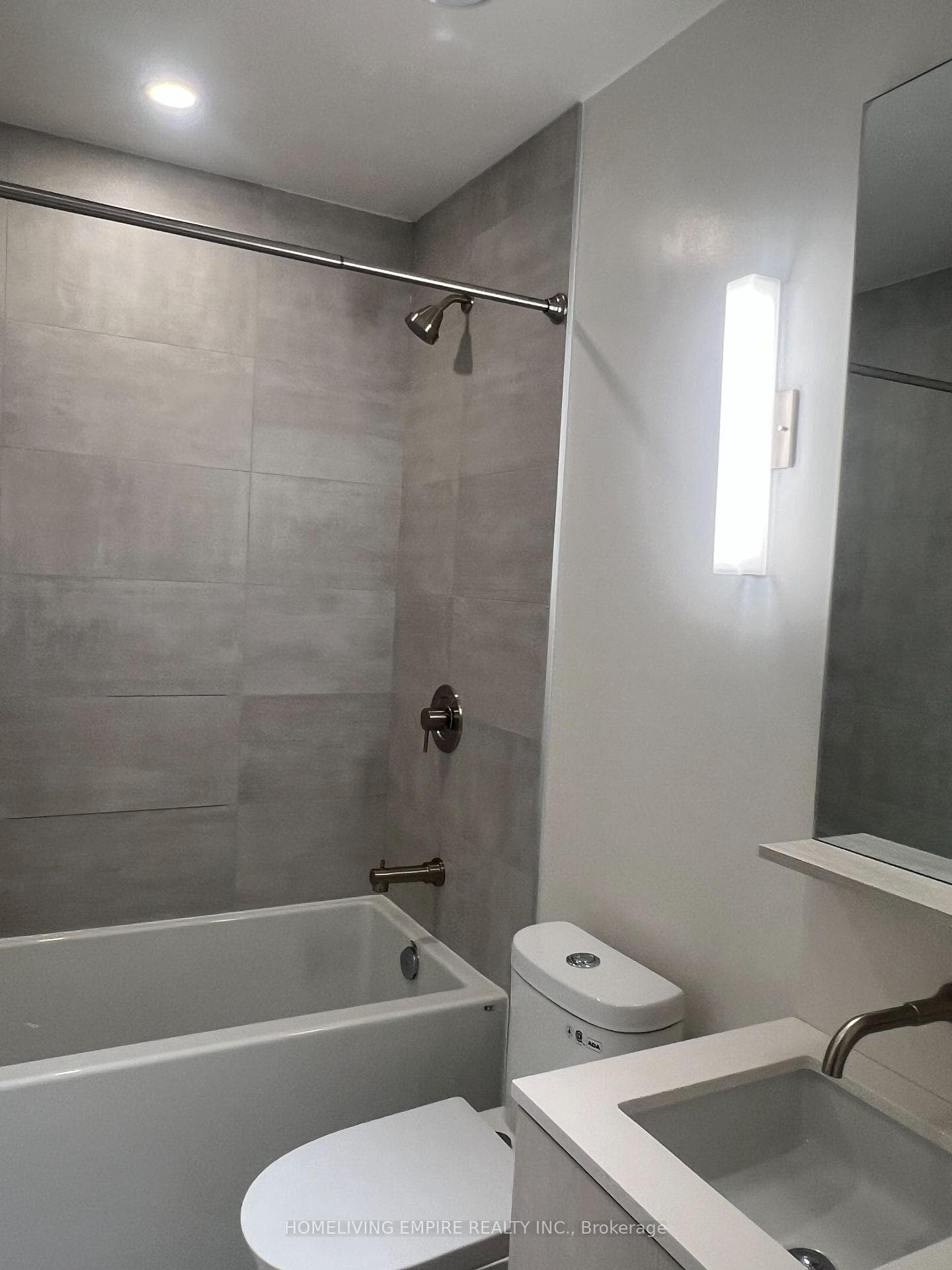110 Broadway Avenue Unit 1913s photo 6