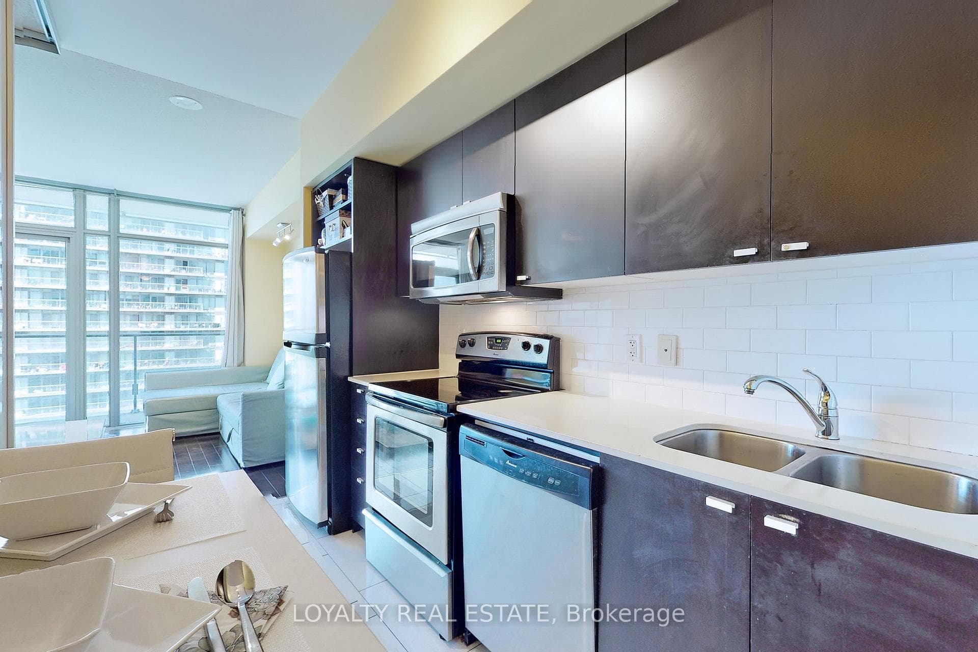 103 The Queensway N/A Unit 1810 photo 12
