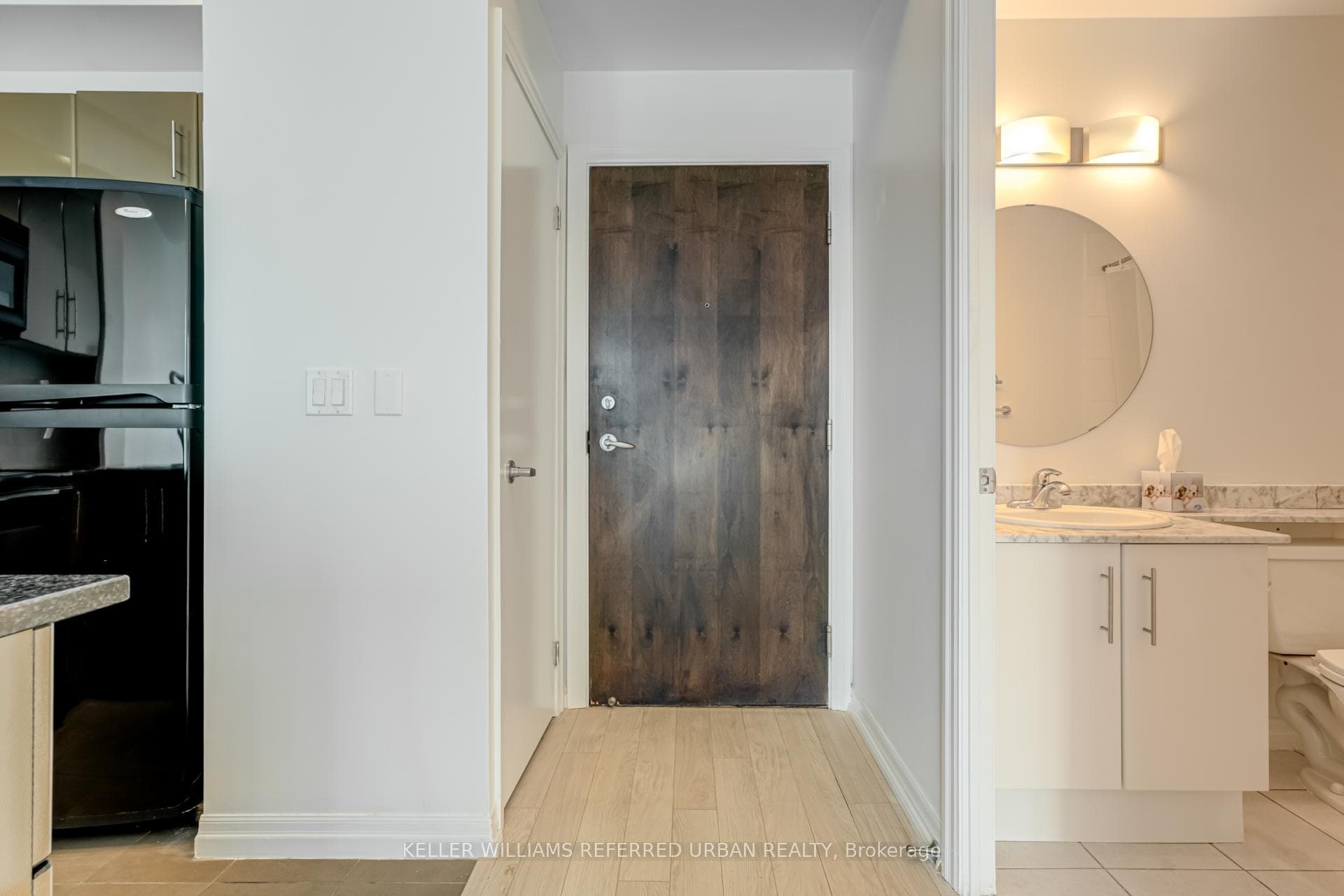 16 Yonge Street Unit 2404 photo 3