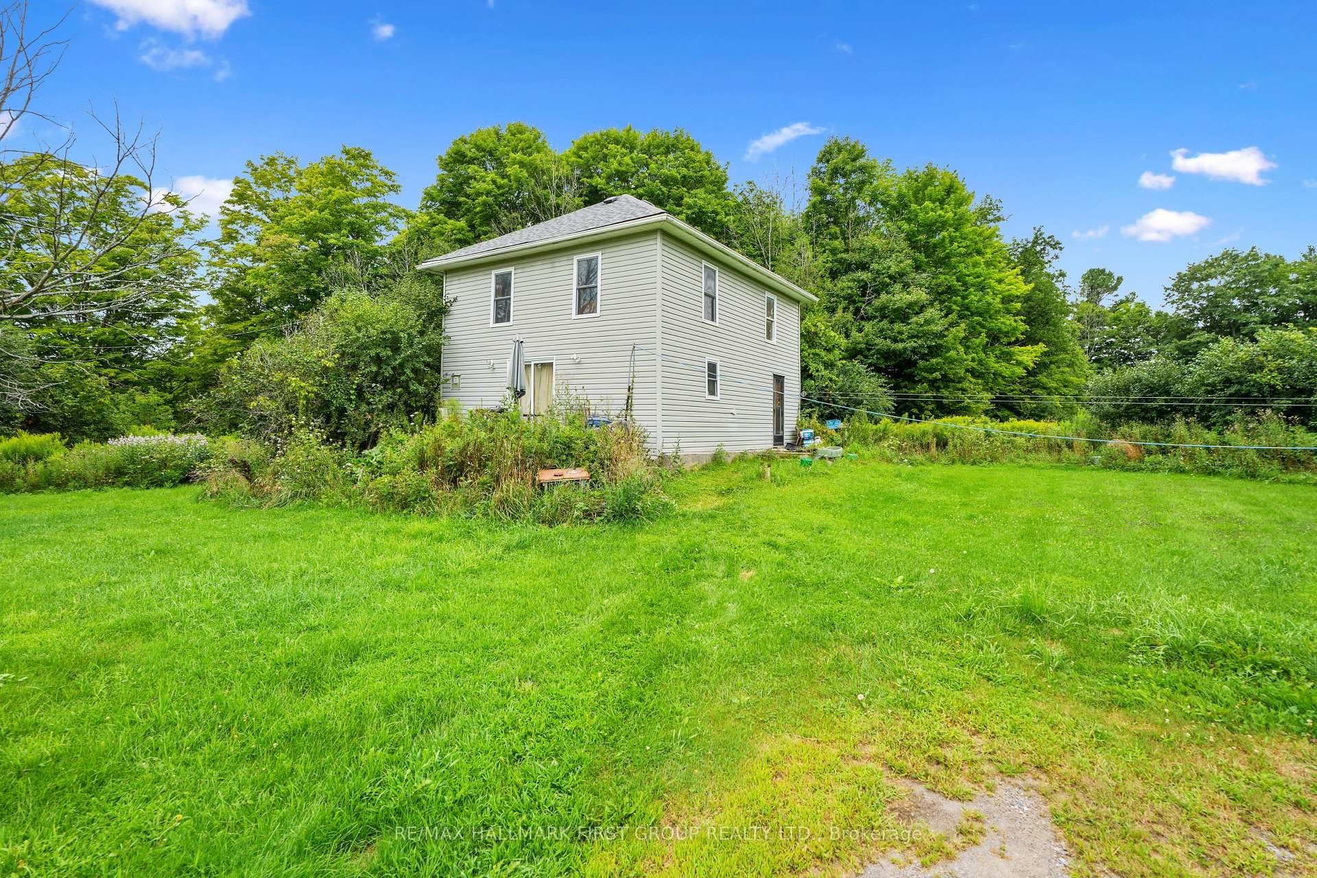 689 Broomfield Road photo 17