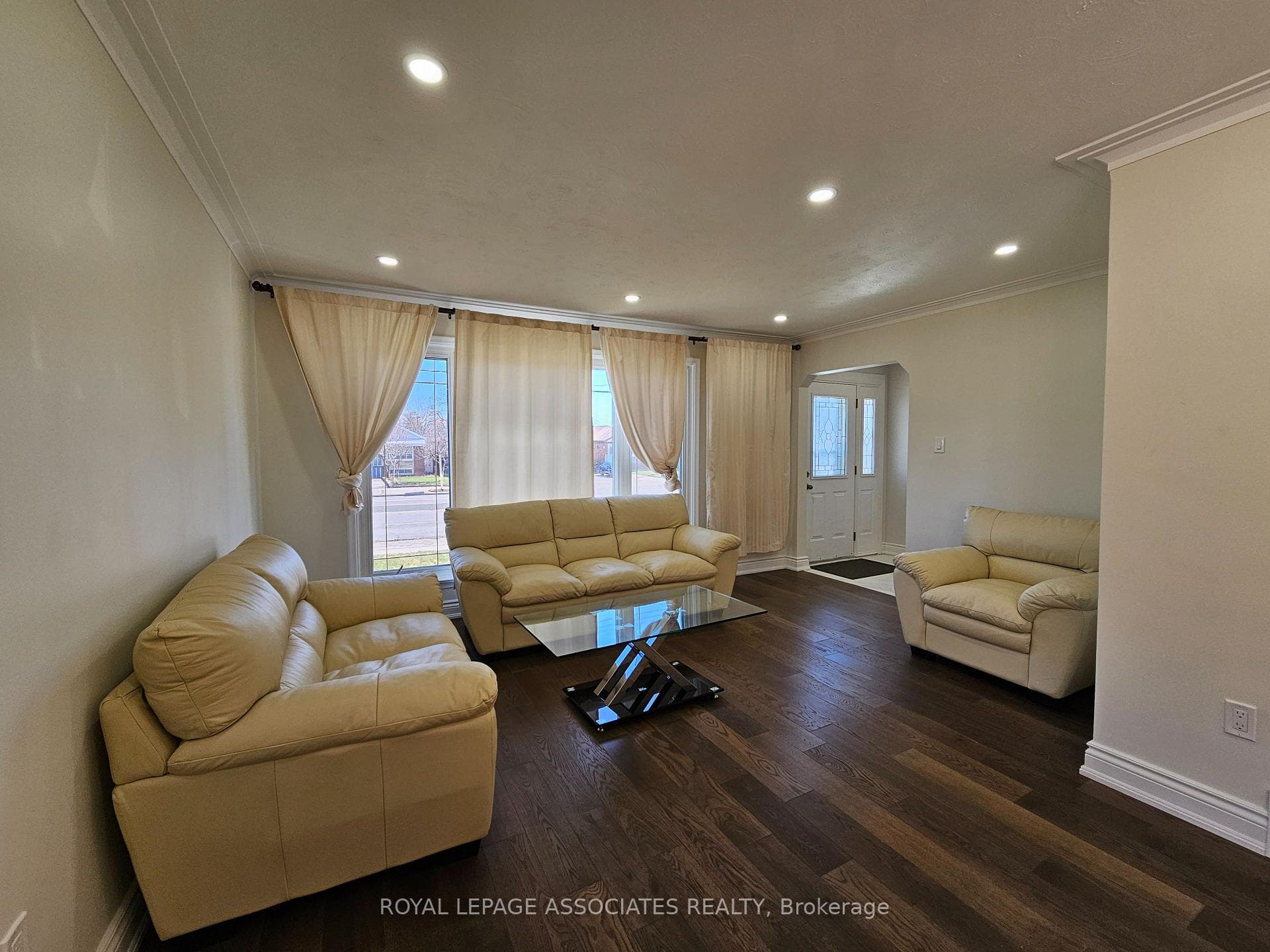 1124 Warden Avenue Unit Main photo 7