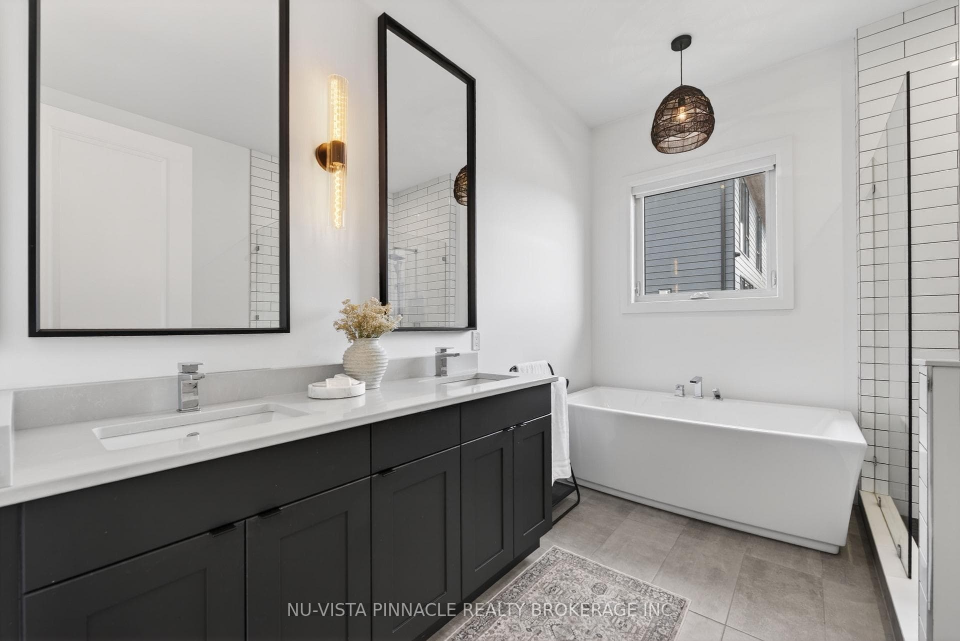 2572 LUCAS Avenue photo 25
