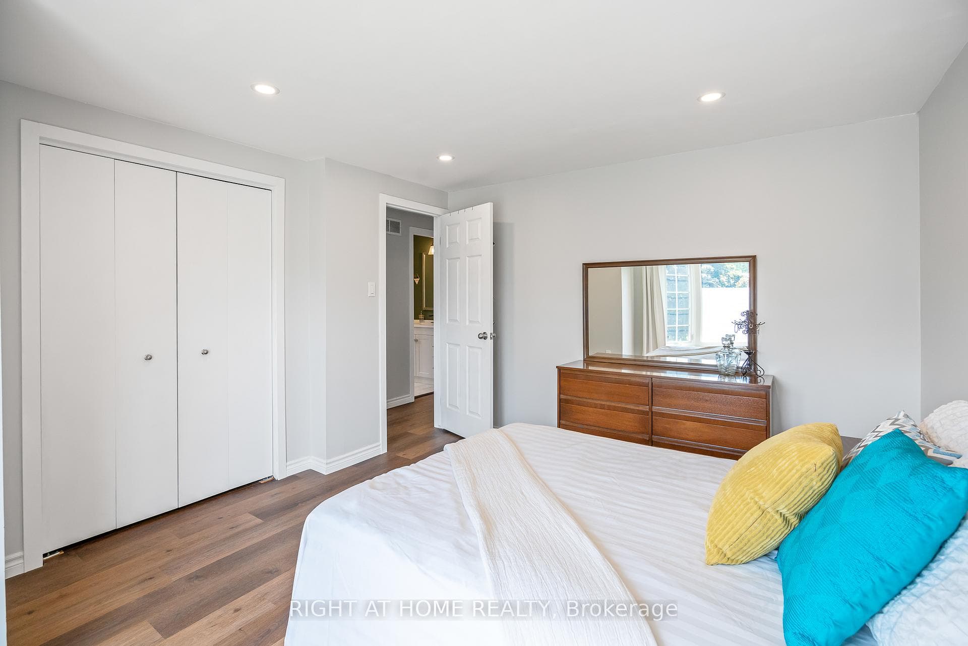 50 Bayview Drive photo 27