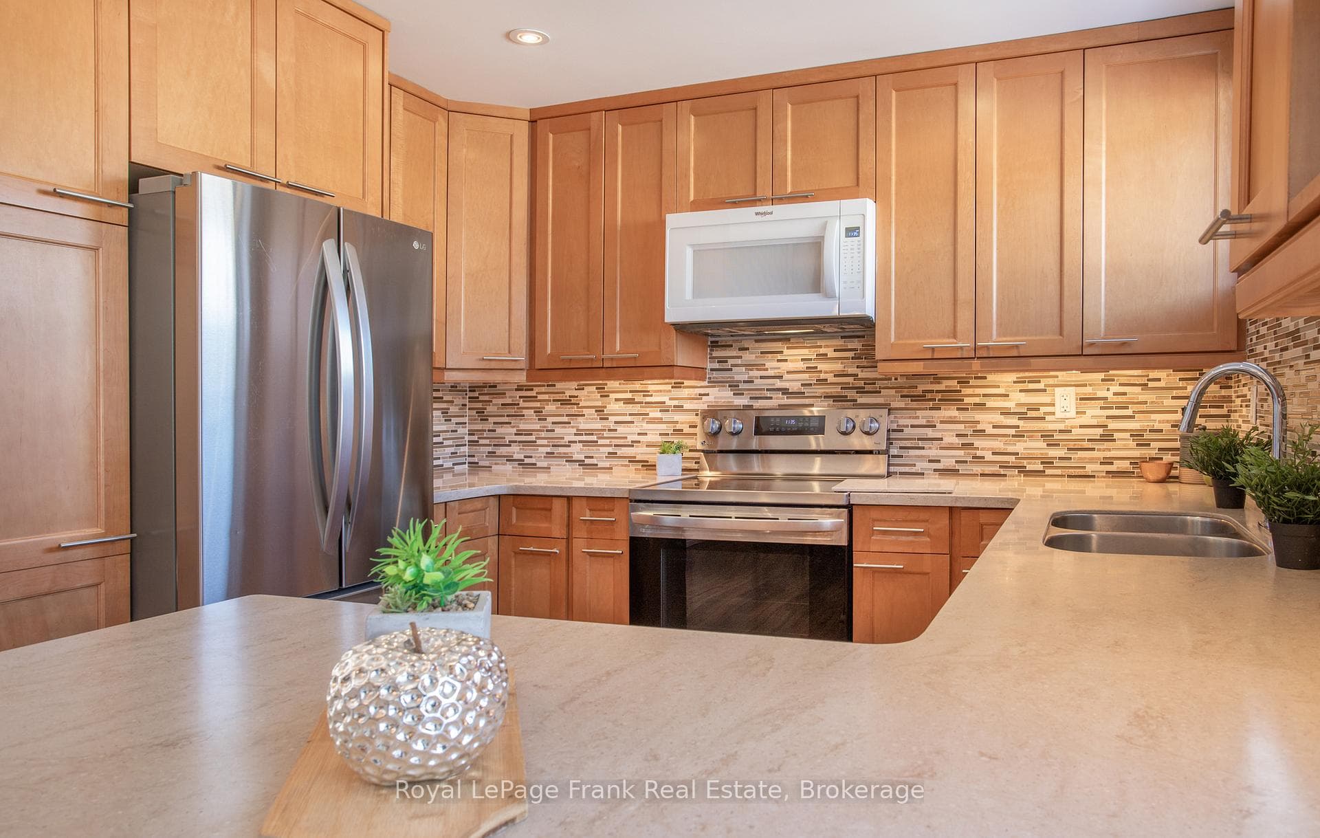 928 Centre Street photo 15