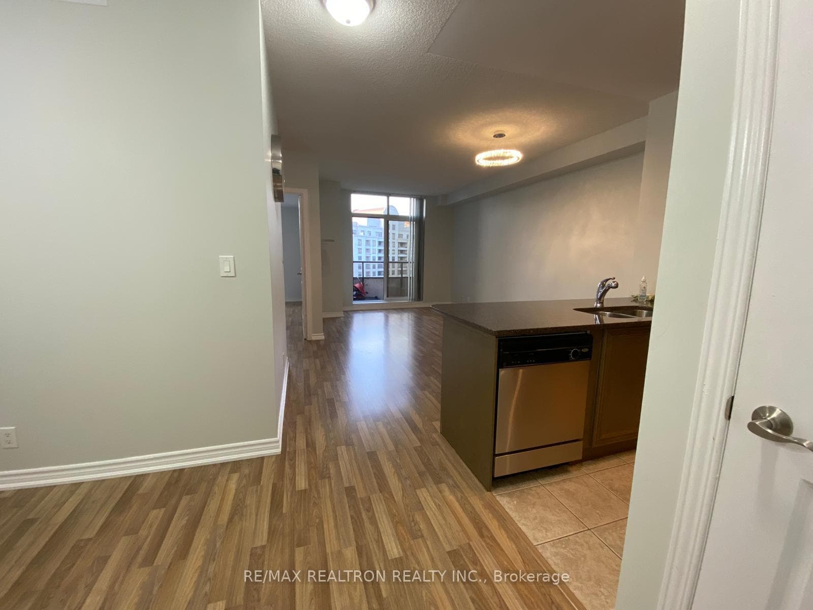 9225 Jane Street Unit 1606 photo 7