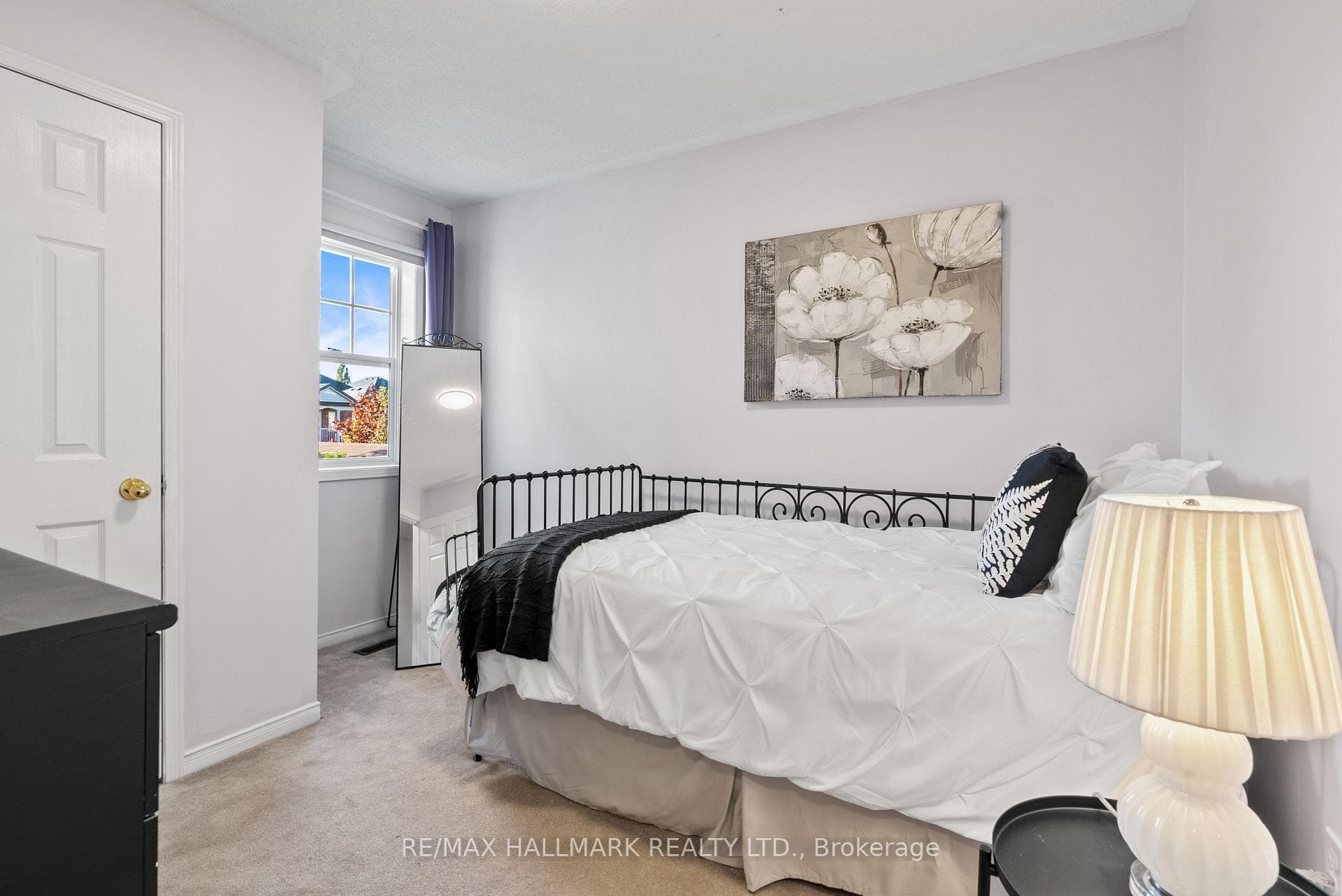 3rd bedroom with closet