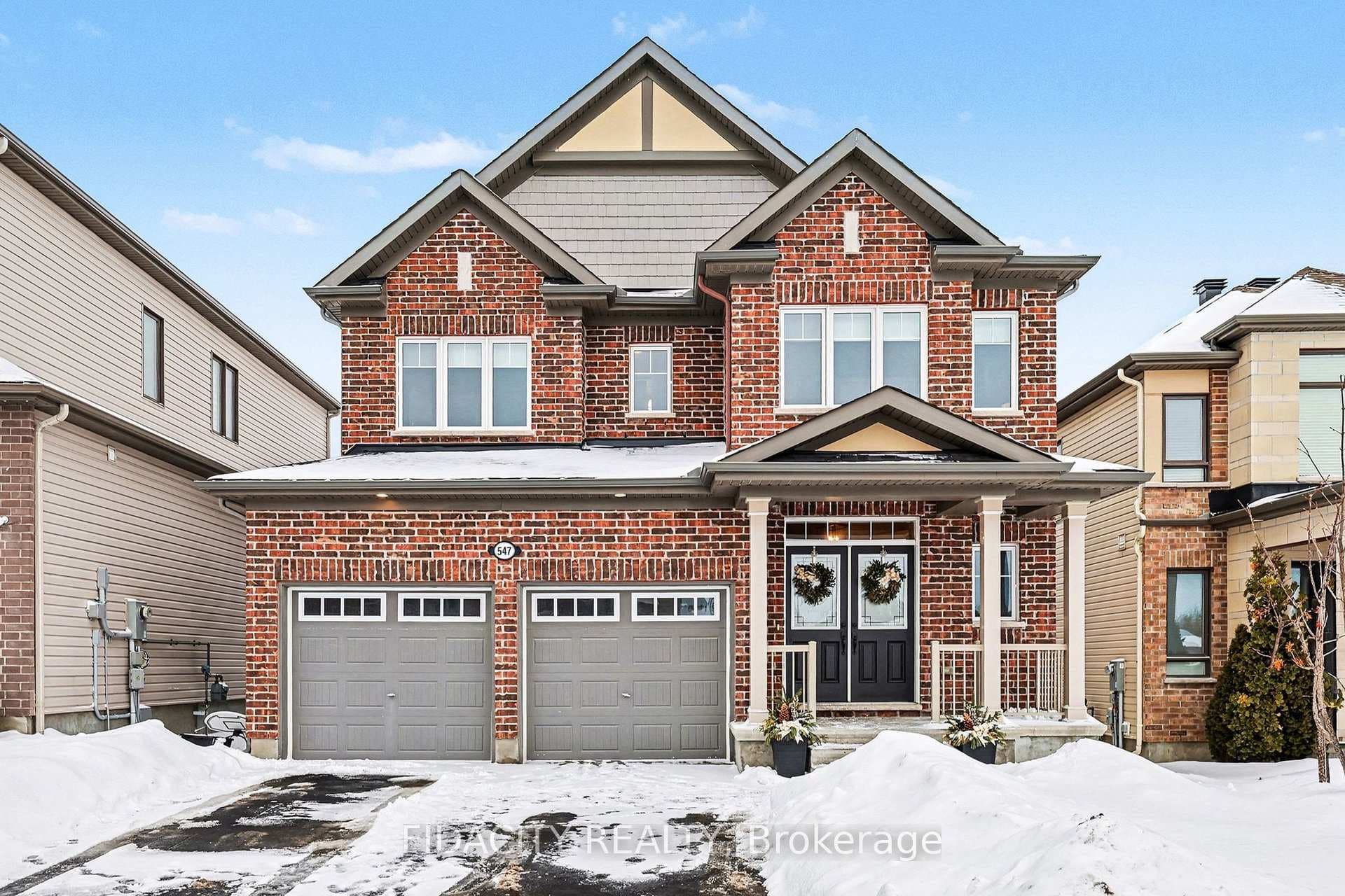 547 Parade Drive photo 1