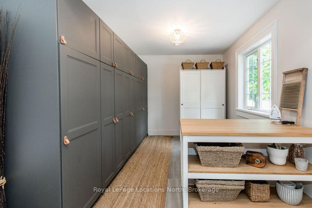 221 JANE Street photo 23