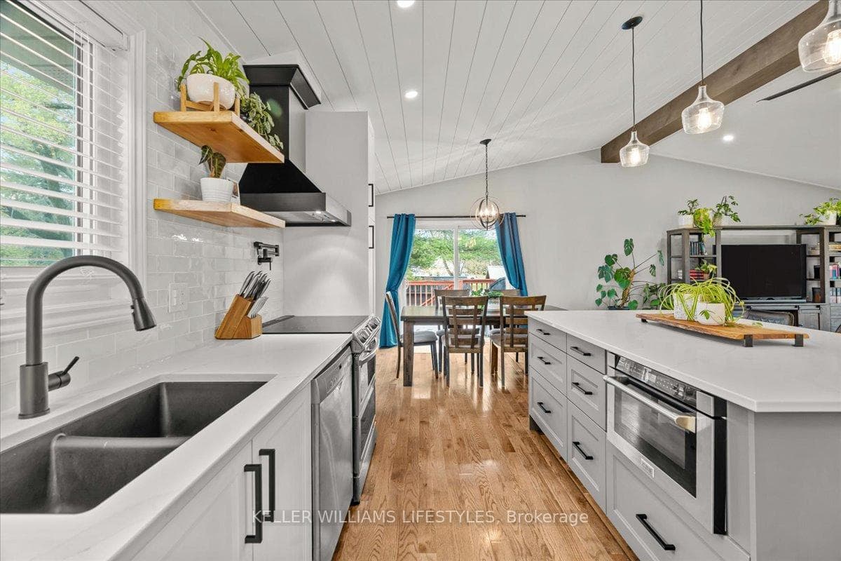 4547 William Street photo 14