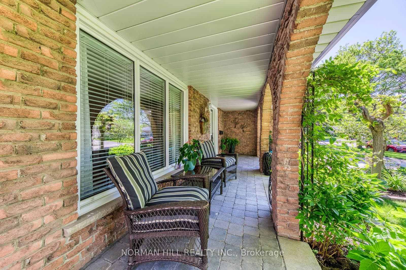 2491 Woburn Crescent photo 4