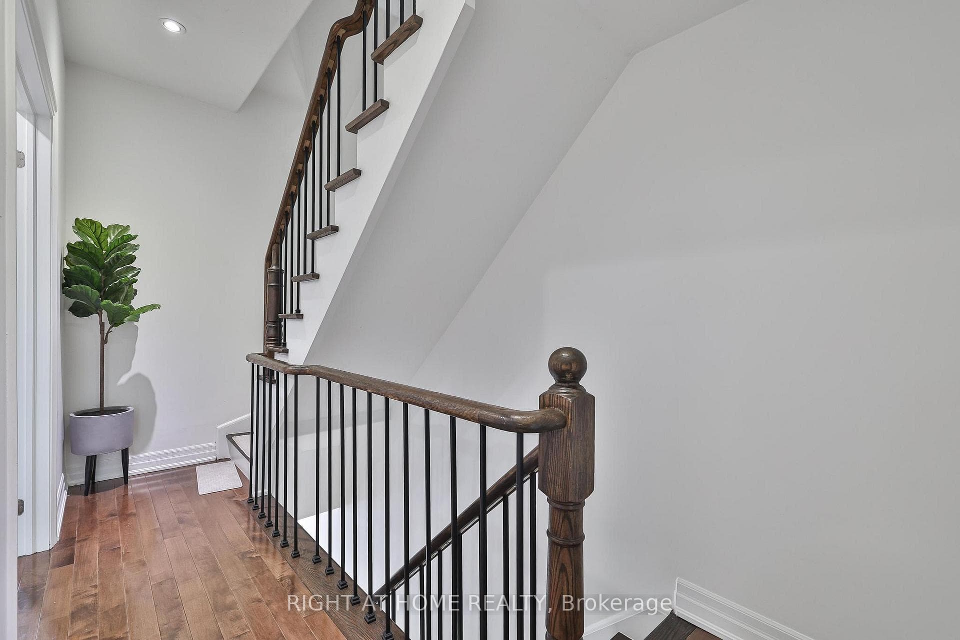 1077 Broadview Avenue photo 13