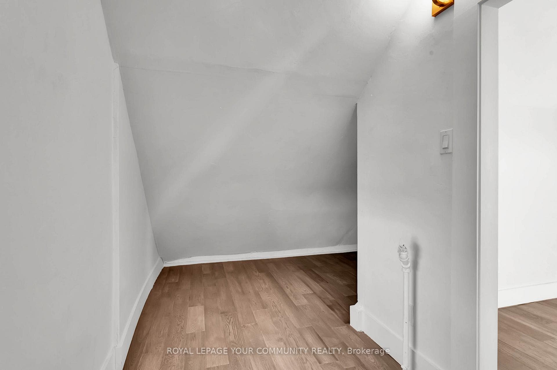58 Ashbury Avenue photo 32