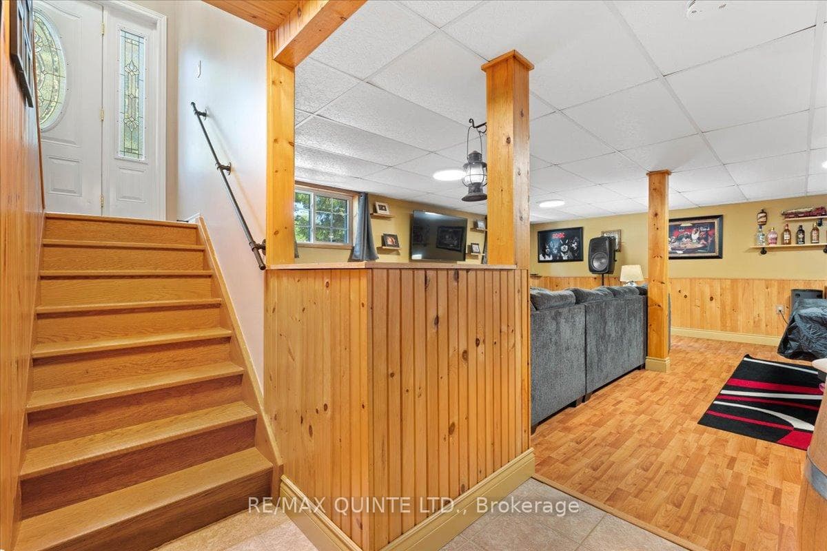 stirs to entryway