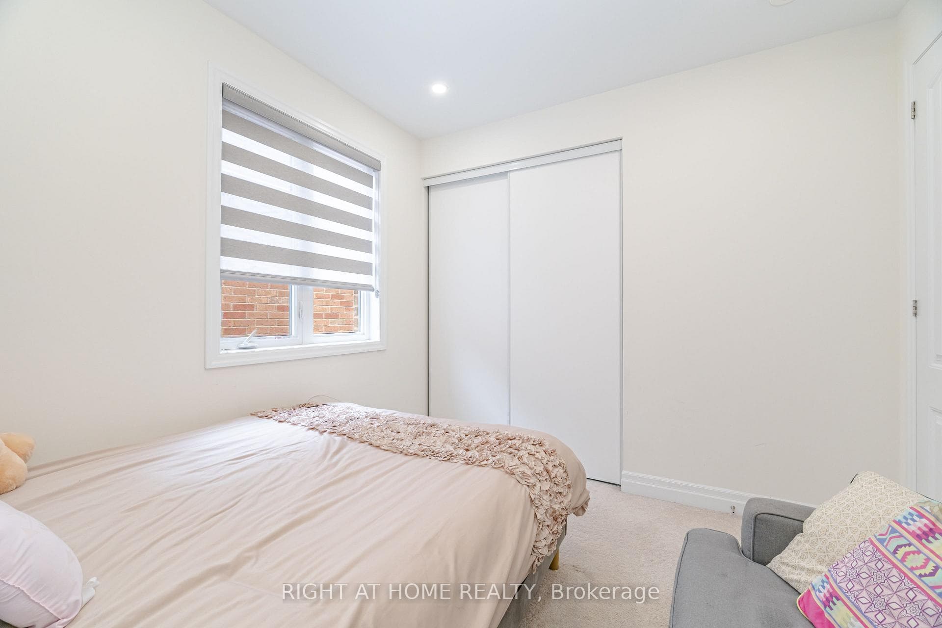 1311 (UPPER) Whitney Terrace photo 36